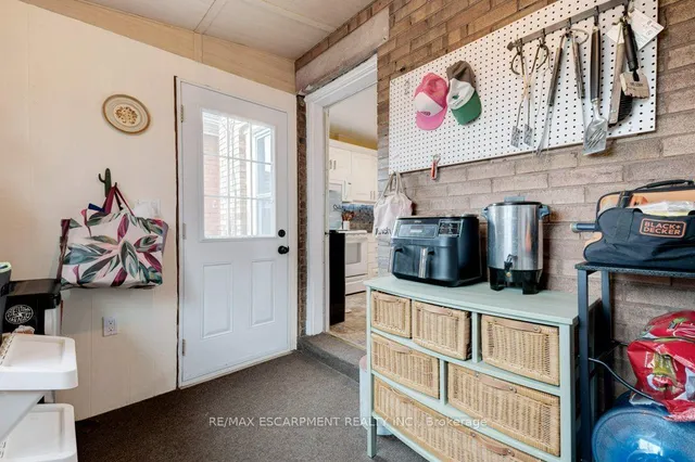 Additional image 17 of 64 Graham Ave