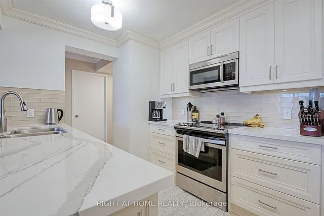 Additional image 6 of 633 Bay St Unit 1615
