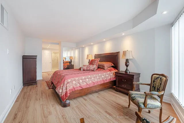 Additional image 28 of 33 University Ave Unit 2106