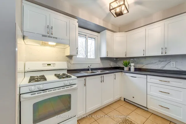 Additional image 20 of 8110 Chippewa Rd