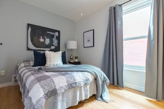 Additional image 26 of 24 Fife St