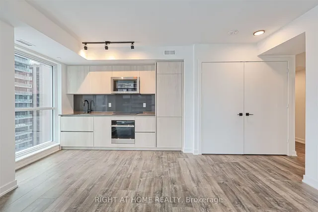Additional image 16 of 327 King St Unit 1307