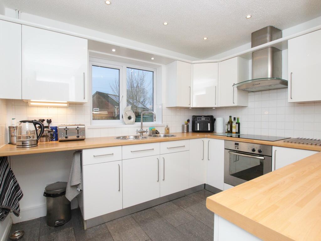 Additional image 5 of Manor Chase, Beddau, CF38 2JD