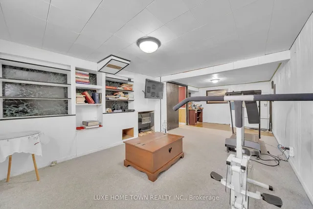 Additional image 28 of 102 Brenda Cres