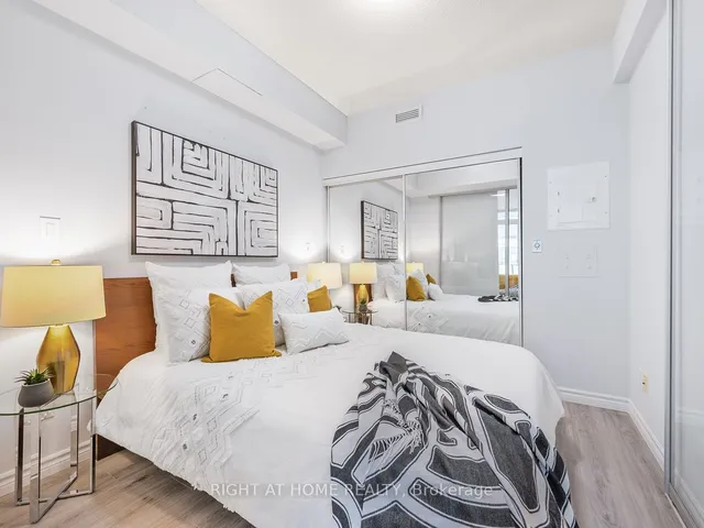 Additional image 8 of 65 Bremner Blvd Unit 1406