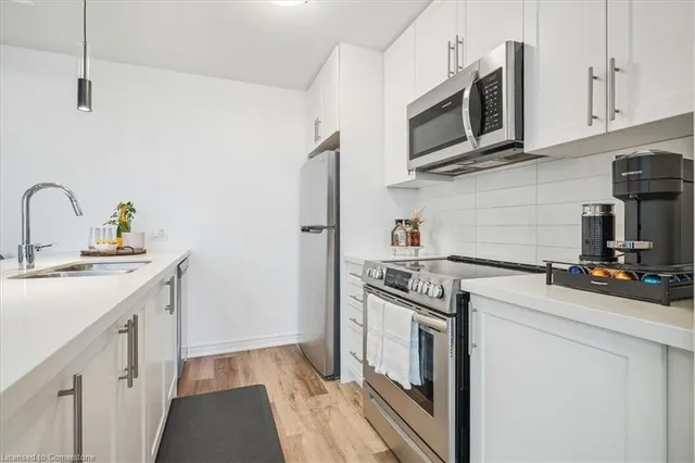 Additional image 14 of 2750 King St Unit 404