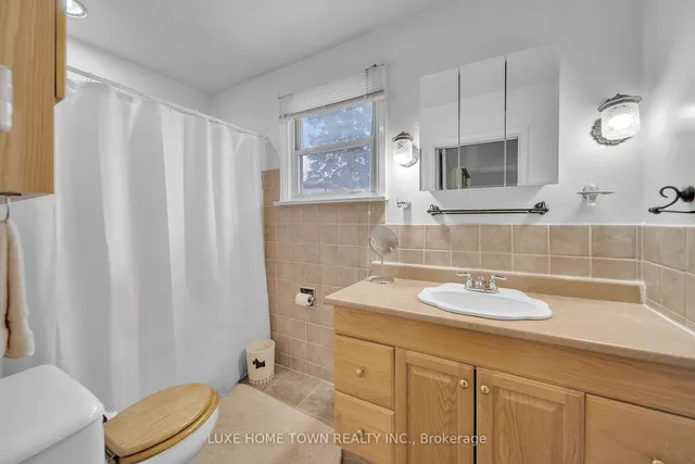 Additional image 16 of 102 Brenda Cres