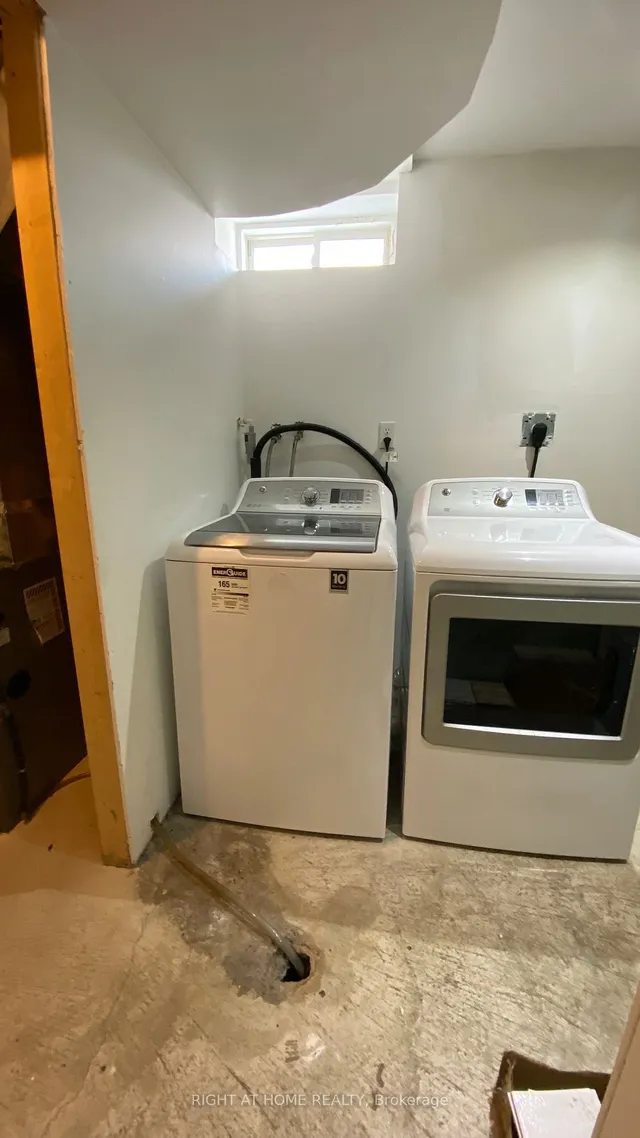 Additional image 32 of 1100 Bonin Cres