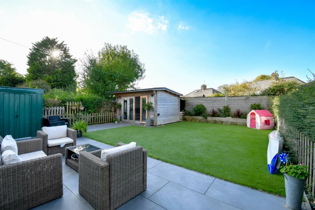 Additional image 2 of Bron Awelon, Barry