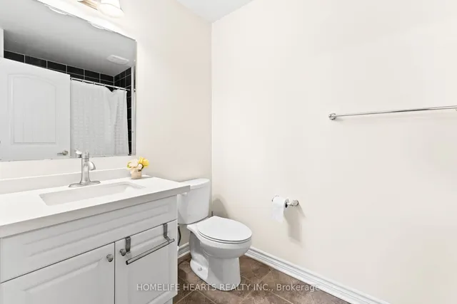 Additional image 32 of 915 Penson Cres