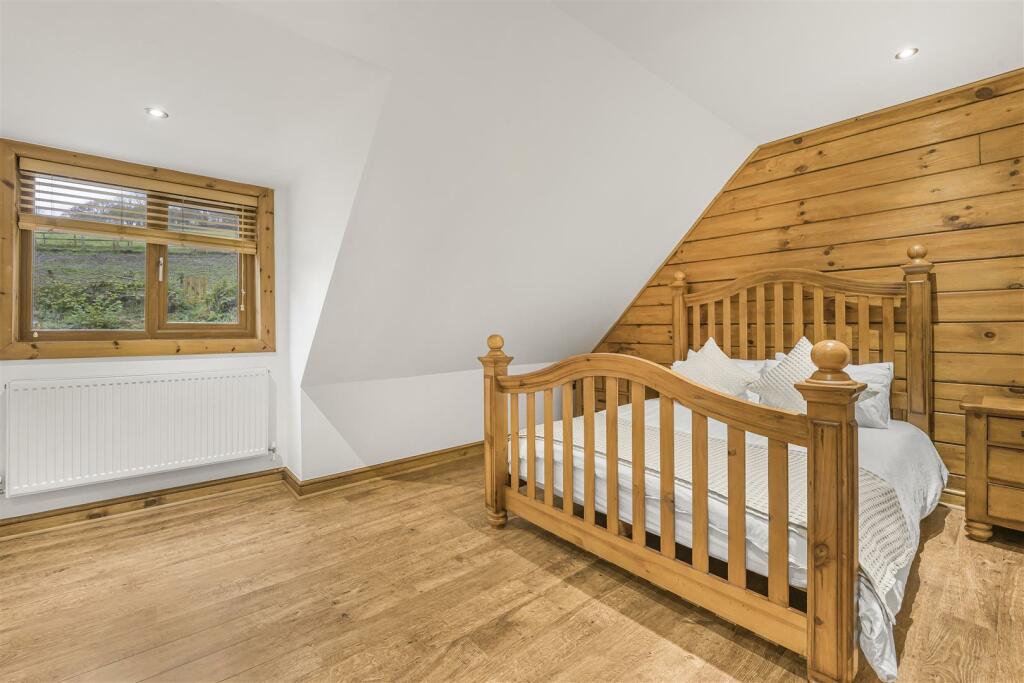 Additional image 10 of Oakmead Road, Meirios Valley