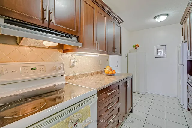 Additional image 11 of 10 Tobermory Dr Unit 1006