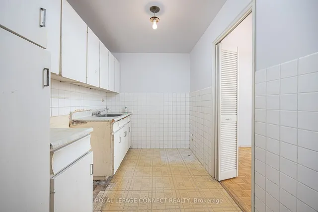 Additional image 9 of 580 Christie St Unit 707