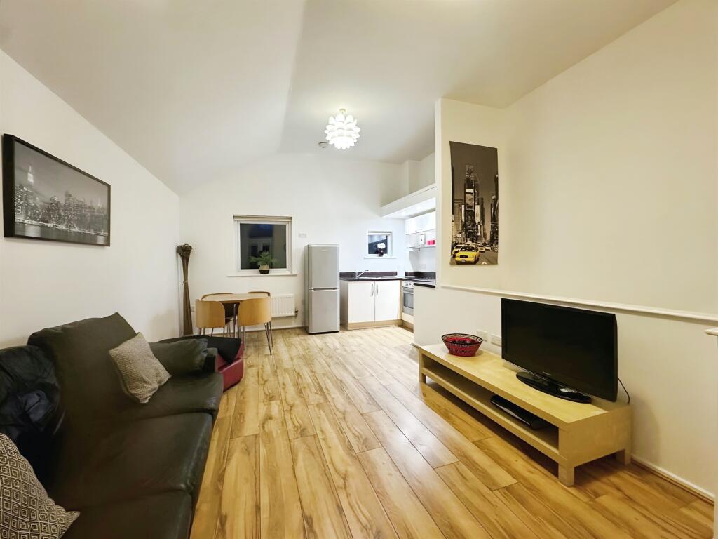 Additional image 3 of Clos Cwm Golau, Merthyr Tydfil