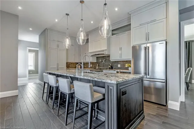 Additional image 7 of 4-258 Edgewater Cres