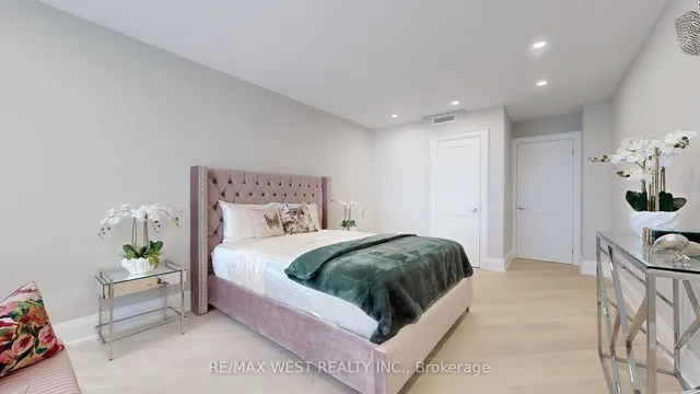 Additional image 32 of 900 Yonge St Unit 1403