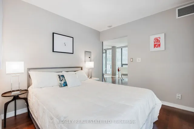 Additional image 20 of 33 Lombard St Unit 412