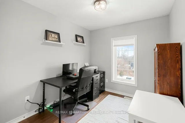 Additional image 32 of 2220 Queensway Dr Unit 13