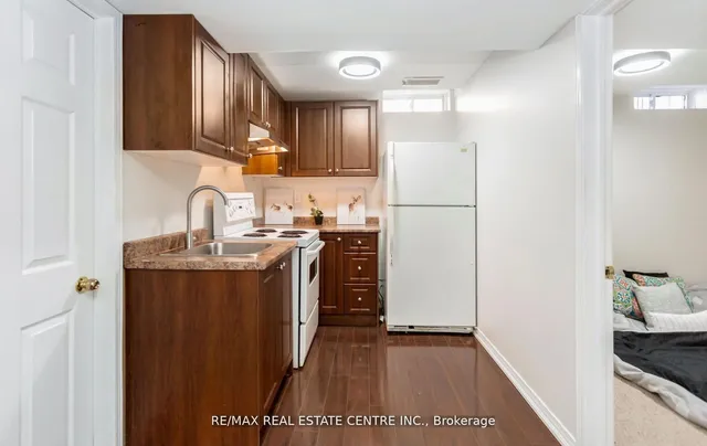 Additional image 34 of 1096 Barclay Circ