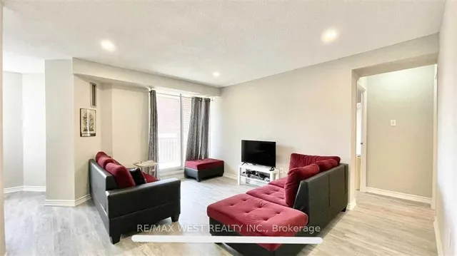 Additional image 5 of 4062 Lawrence Ave Unit 306