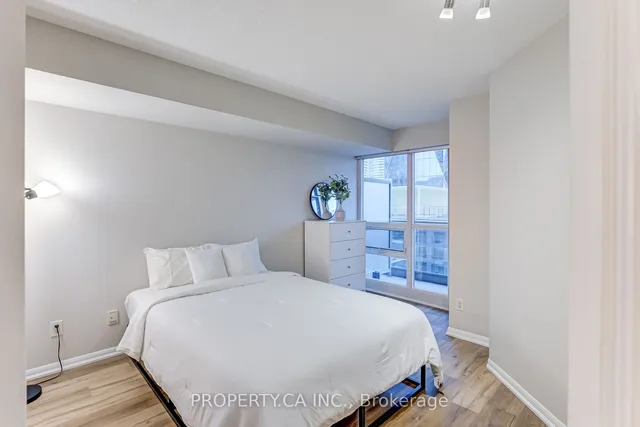 Additional image 14 of 18 Yonge St Unit 1501