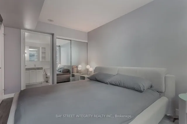 Additional image 14 of 15 Singer Crt Unit 715