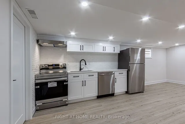 Additional image 29 of 961 Victoria Park Ave