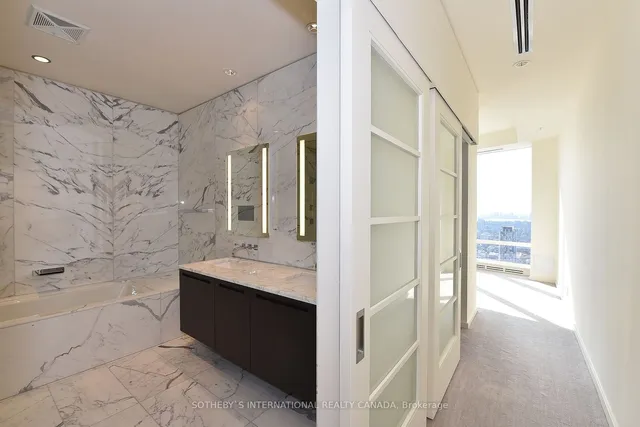 Additional image 17 of 180 University Ave Unit 5303