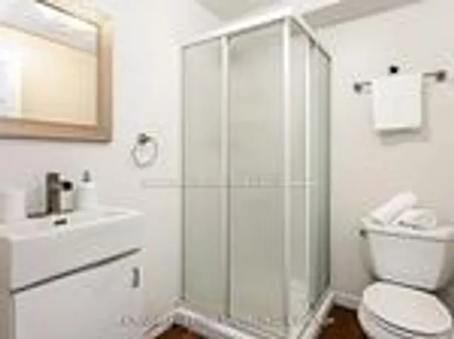 Additional image 27 of 1096 Barclay Circ