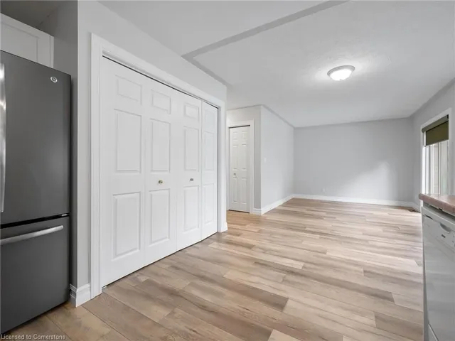 Additional image 8 of 9 1/2 York St Unit 2