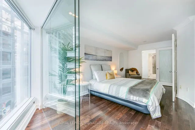 Additional image 22 of 33 University Ave Unit 605