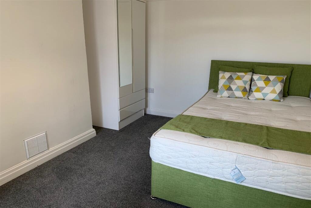 Additional image 5 of 5 bedroom Terraced House in William Street, Bristol
