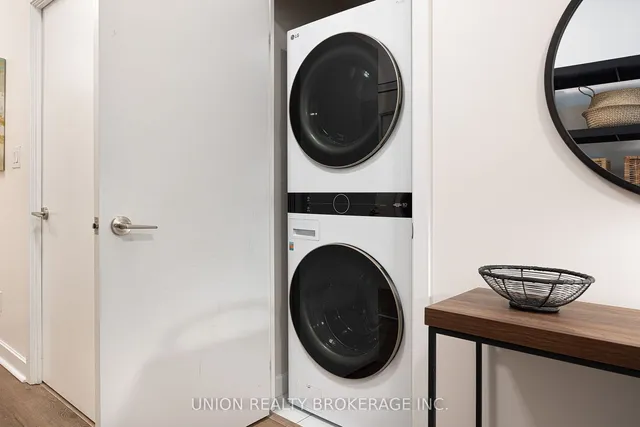 Additional image 36 of 33 Bay St Unit 2903