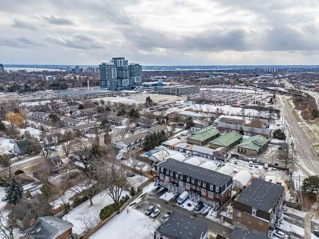 Additional image 40 of 2220 Queensway Dr Unit 13