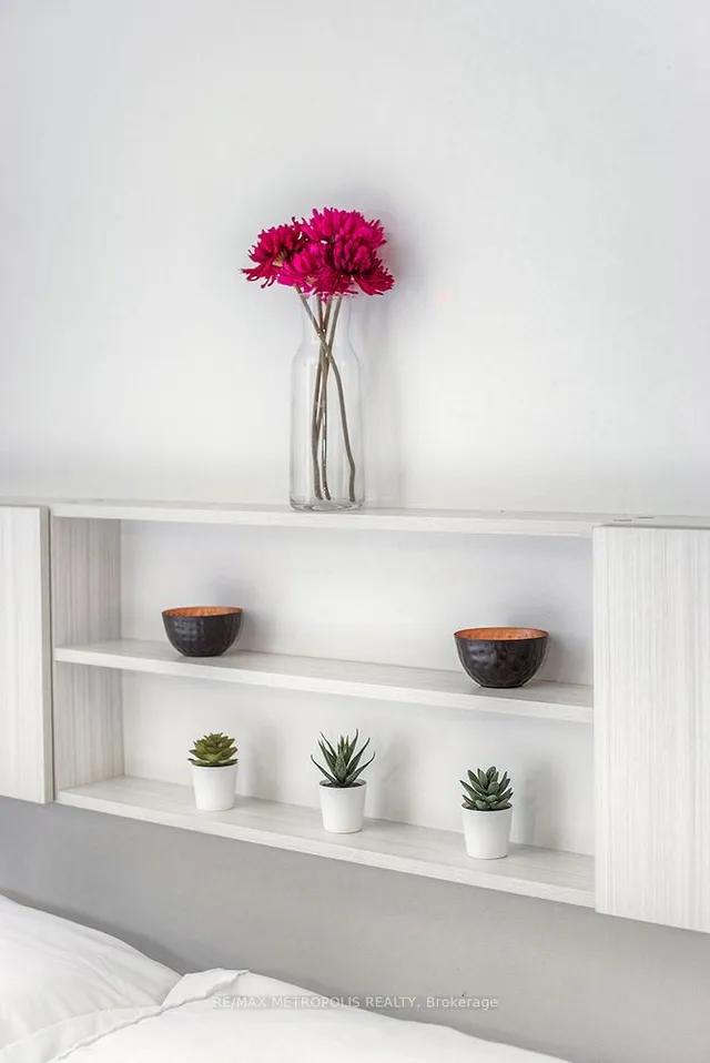 Additional image 4 of 270 Wellington St Unit 1002