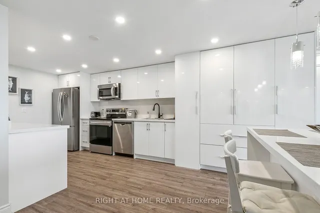 Additional image 11 of 55 Skymark Dr Unit 2704