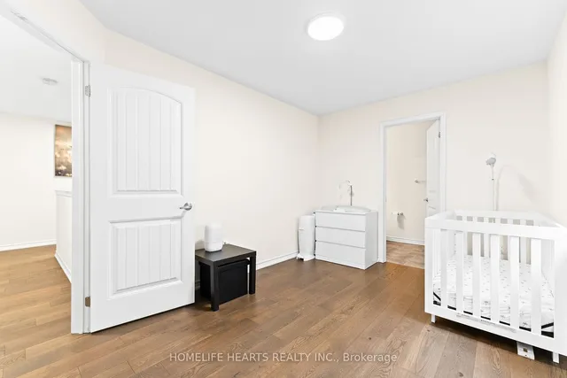 Additional image 31 of 915 Penson Cres