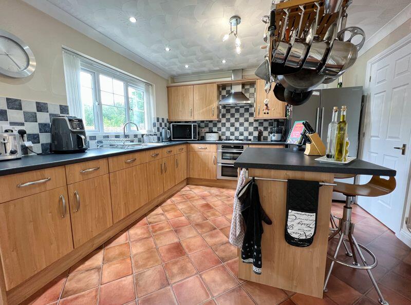 Additional image 4 of 33 Swyn Y Nant, Tonyrefail, CF39 8FE