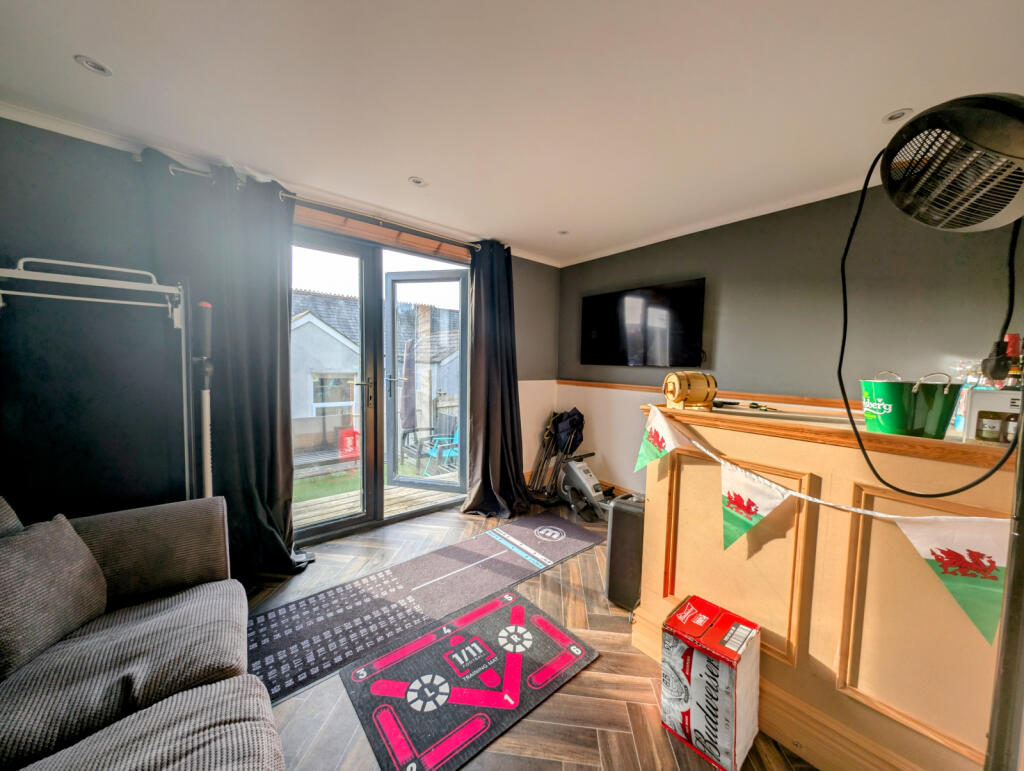 Additional image 29 of The Triangle, Caegarw