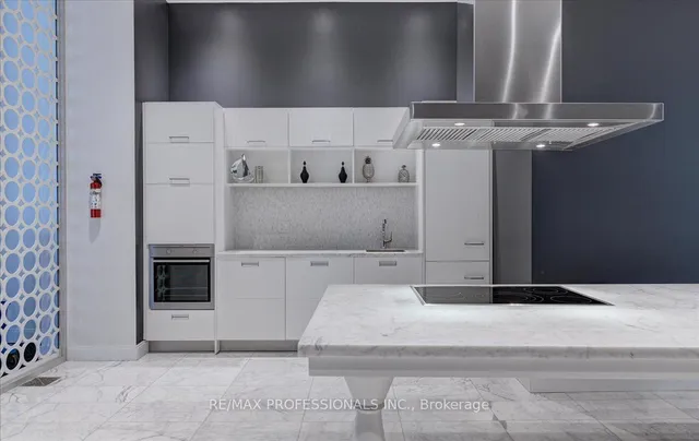 Additional image 32 of 88 Park Lawn Rd Unit 911