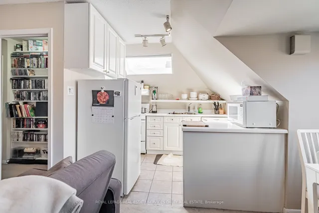 Additional image 18 of 119 Macpherson Ave