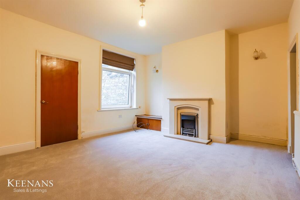 Additional image 4 of Straits Lane, Read