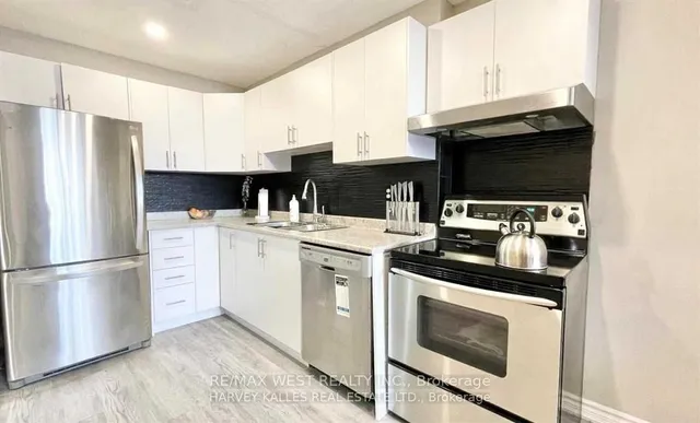 Additional image 6 of 4062 Lawrence Ave Unit 306