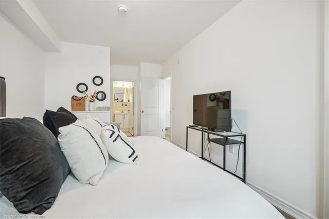 Additional image 19 of 2750 King St Unit 404