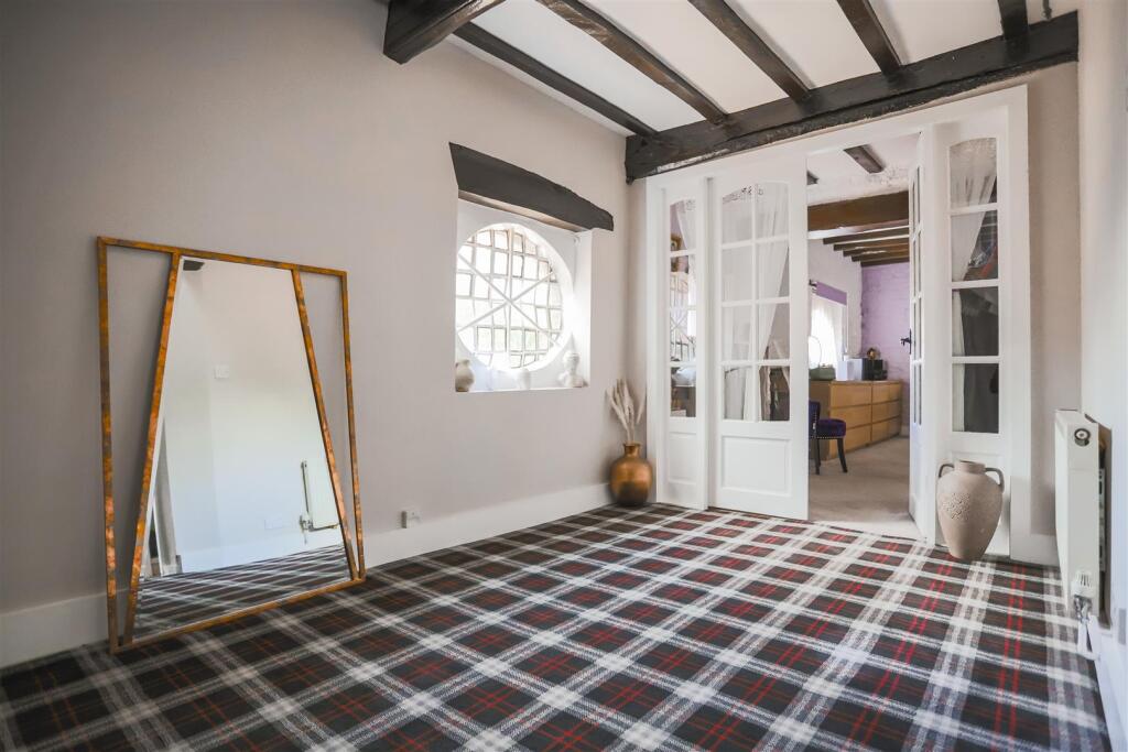 Additional image 6 of The Starkies, Bury