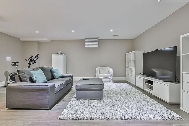 Additional image 33 of 3206 Sorrento Cres