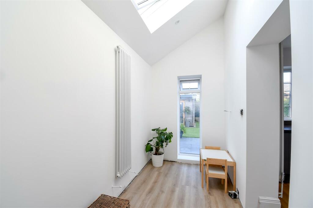 Additional image 18 of Bron Awelon, Barry