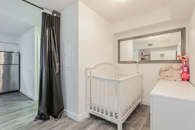 Additional image 19 of 15 Singer Crt Unit 715