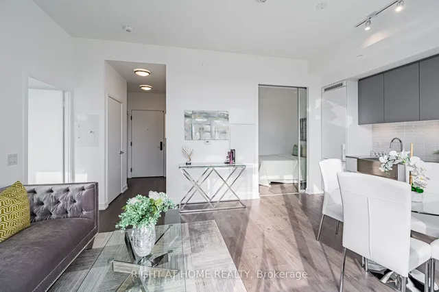 Additional image 4 of 270 Dufferin St Unit 506