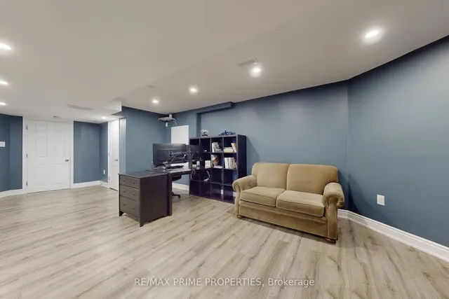 Additional image 36 of 748 CALDWELL Cres